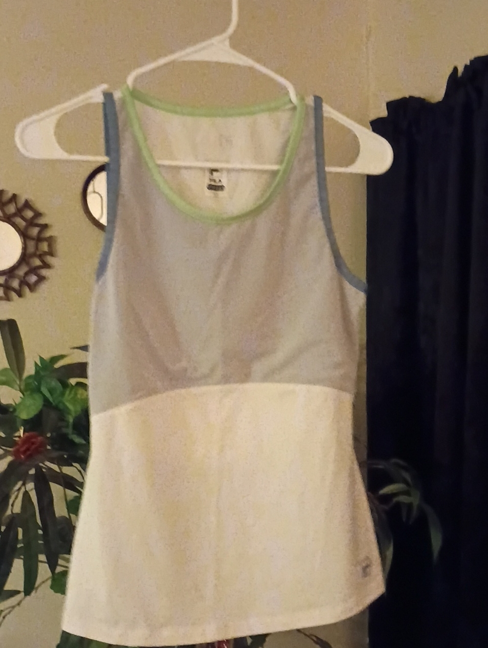 Fila Womenās Two-Tone Sleeveless Tank Top - Light Gray and White Size Small